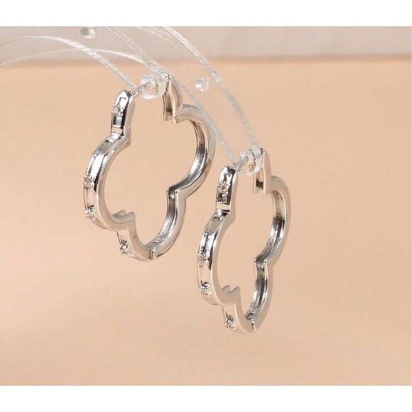 Pierced Clover Earrings - Picture 1 of 7